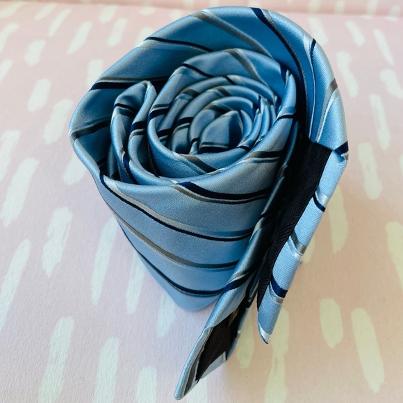 Authentic Louis Vuitton  Necktie  Thai Stripe  Light Blue Navy SILK - Picture 3 of 9